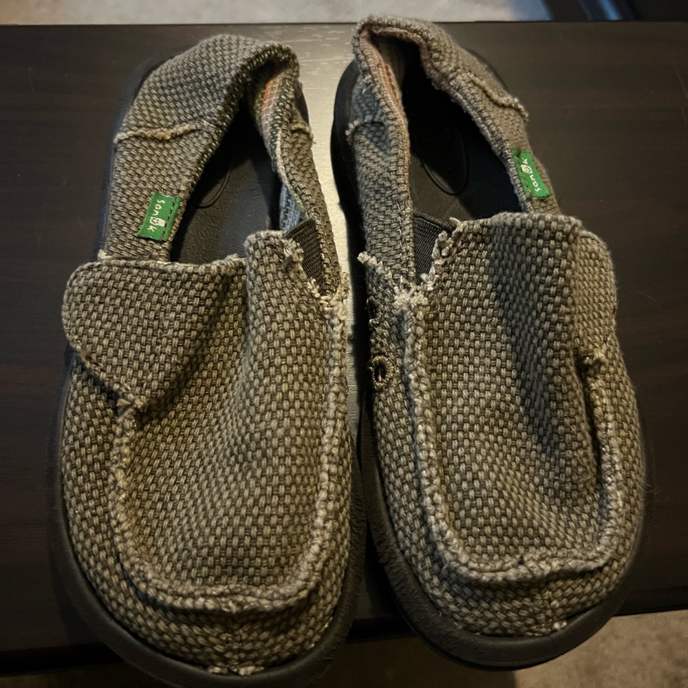 Kids Sanuks - size 13c barely worn. In great condition